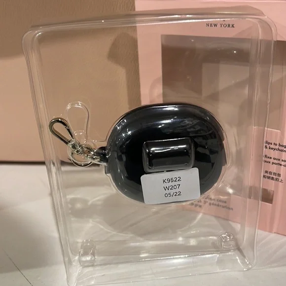 Kate Spade New York Penguin AirPods Silicon Tech Accessorie - Picture 15 of 16